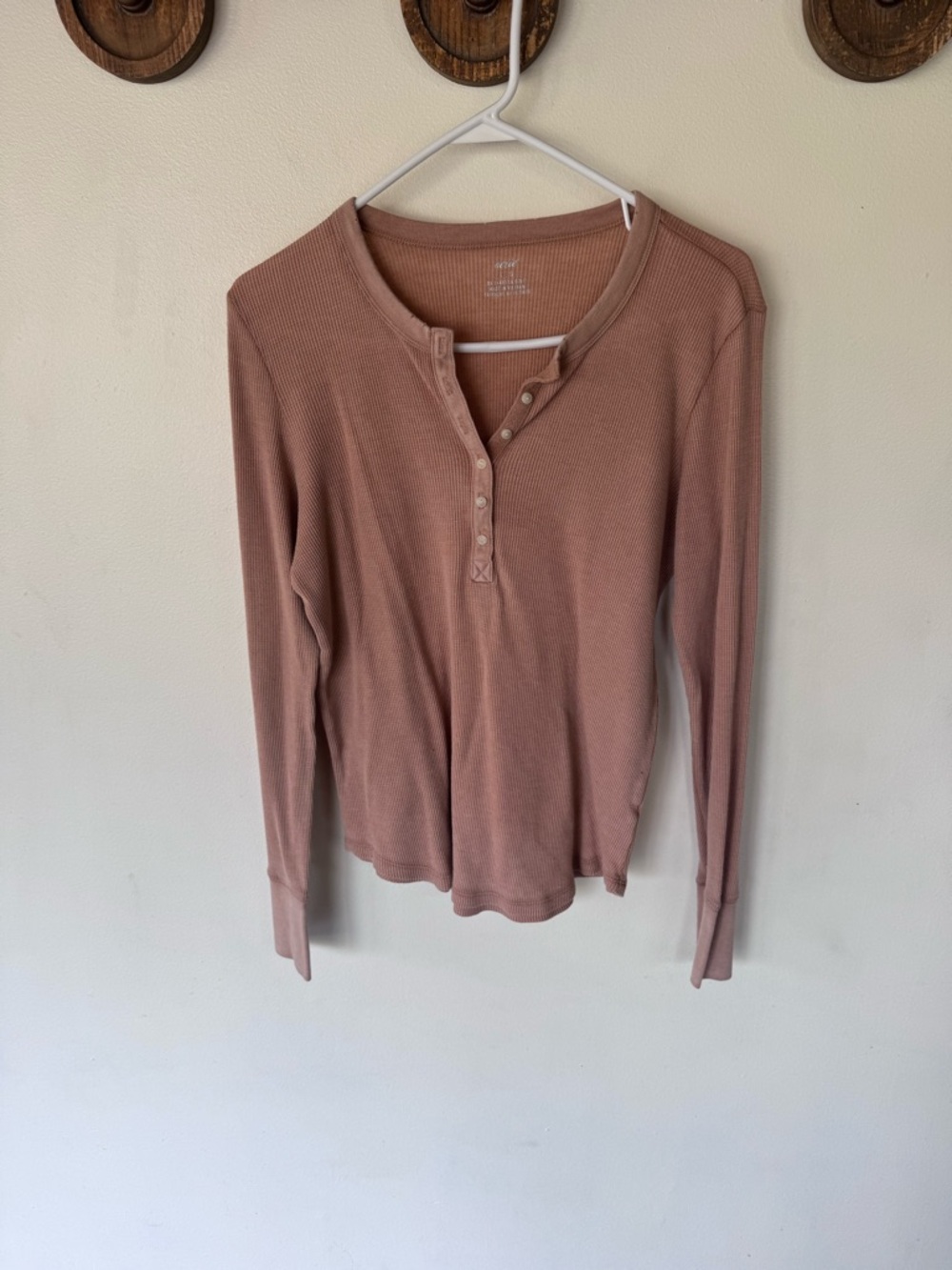 aerie Long Sleeve Ribbed Henley distressed size large
